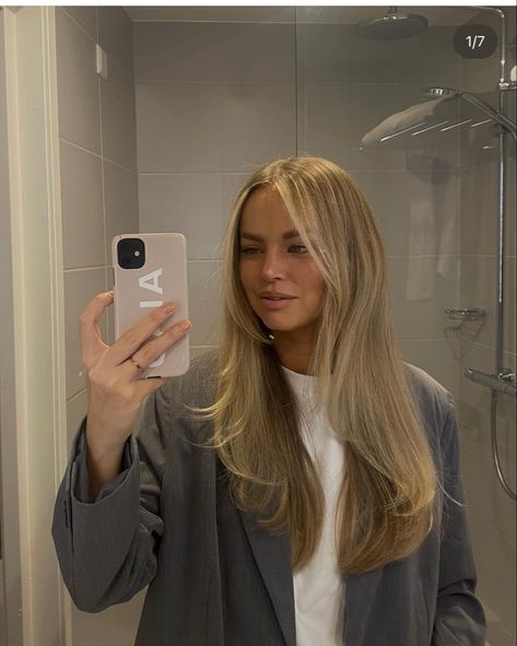 Layered Haircut Blonde, Hairstyle Trends 2023, Scandinavian Hairline, Old Money Hairstyles, Hair Styles For Long Hair, Styles For Long Hair, Summer Blonde Hair, Blonde Hair Transformations, Hairstyles For Layered Hair