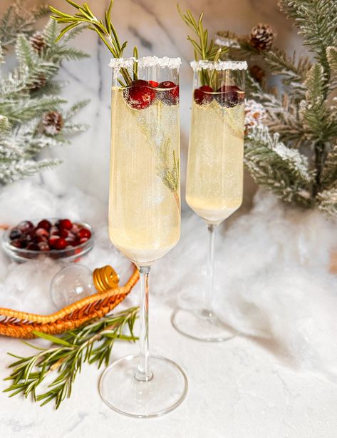 White Christmas Mimosa Cocktails – WellPlated.com Winter Wonderland Mimosa, White Cranberry Mimosa, White Wine Christmas Drink, White Christmas Lemon Drop, White Christmas Mimosa, Prosecco Christmas Drink, Xmas Mimosa, Winter Mimosas, Mimosa Garnish Ideas