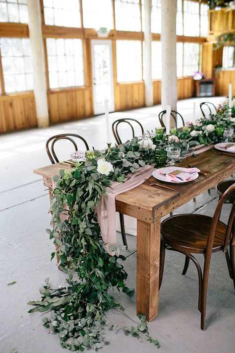 Greenery Wedding Centerpieces, Table Garland, Wedding Party Table, Wedding Floral Centerpieces, Gold Bridal Showers, Greenery Garland, Flowers And Greenery, Garland Wedding, Wedding Tables