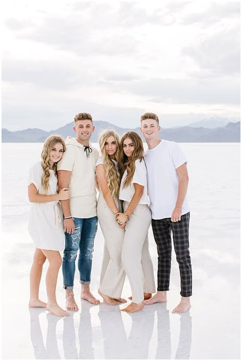 Bonneville Salt Flats Senior Pics Salt Flats, Salt Flats Family Photos, Salt Flats Photoshoot, Bonneville Salt Flats Photoshoot, Salt Flats Maternity Photos, Bonneville Salt Flats Family Photos, Salt Lake Temple Wedding, Extended Family Pictures, Big Family Photos