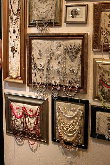 I love this! Walking Closet, Diy Jewelry Display, Framed Pictures, Craft Show Displays, Booth Display, Display Storage, Shop Display, Jewelry Display, Display Ideas