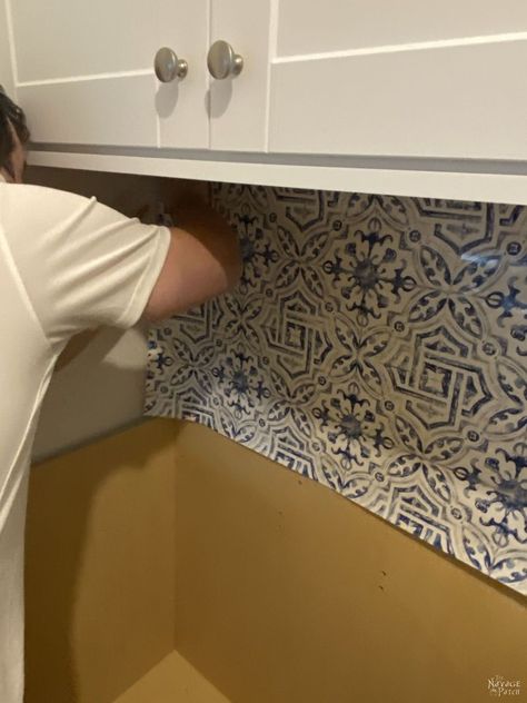 Backsplash On A Budget, Wallpaper Backsplash Kitchen, Pantry Wallpaper, Wallpaper Backsplash, Diy Laundry Room Makeover, Hang Wallpaper, Backsplash Cheap, Diy Laundry Room, Laundry Room Tile