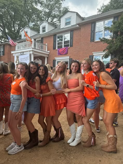 Clemson Aesthetic, Clemson Gameday Outfit, College Night, College Gameday Outfits, College Vibes, Gameday Fits, Fb Games, College Outfit Ideas, Game Day Fits