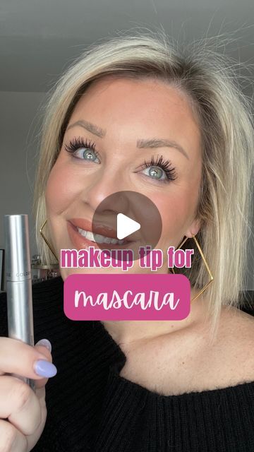 Kaila Gibson • Makeup Teacher on Instagram: "🖐🏽A mascara tip that could change your lash game🖐🏽 Transform your lashes from ‘meh’ to mesmerizing! ✨ Elevate your look with this easy mascara technique that will bring the length and volume you’ve been wanting 👁️💫 Now, some of you watching might think this is the silliest tip ever, but it really does work, and will change the way your mascara applies! (I’ve been getting asked often what mascara I’m using- it’s False Lashes! If you want a direct link I’m happy to send you one. Just comment FALSE123) #LashLengthening #VolumeBoostMascara #EyesThatSpeakVolumes #MascaraGameStrong #LashGoals #mascara #lashes #MascaraMagic #LashLengthening #VolumeBoost #EyesThatPop #LashTransformation #MascaraMastery #LengthAndVolume #LashGoalsAchieved #EyeMakeu Mascara Techniques, Lower Lash Mascara, Makeup Tips For Older Women, Mascara Tips, How To Apply Mascara, Bold Lips, Make Me Up, Mascara Lashes, Long Lashes