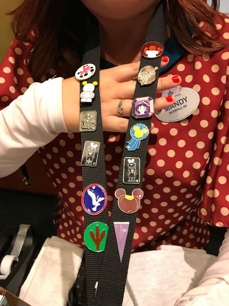 Five Essential Newbie Pin Trading Tips - TravelingMom Trading Pin Display, Disneyland Pin Trading, Disney Pin Lanyard, Discount Disney World Tickets, Disney Outlet, Disney Pin Display, Disney Girls Trip, Disney Bucket List, World Attractions