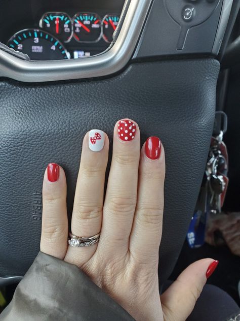 Cute Nails For Disney World, Minnie Nails Simple, Minnie Mouse Nails Red, Disney Nails Sns, Minnie Inspired Nails, Minnie Mouse Gel Nails, Nails For Disney World Simple, Subtle Minnie Mouse Nails, Disneyland Gel Nails