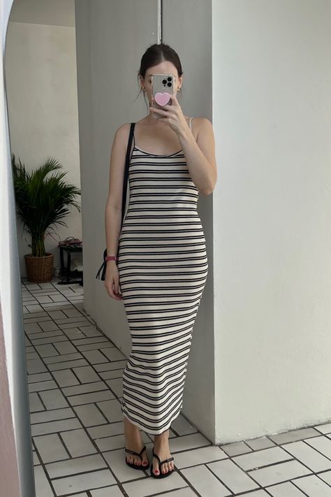 Dress Concert Outfit, Thailand Outfits, Thailand Outfit, Ribbed Knit Bodycon Dress, Bodycon Casual, Eternal Summer, Summer Street, Street Style Summer, Swag Outfits