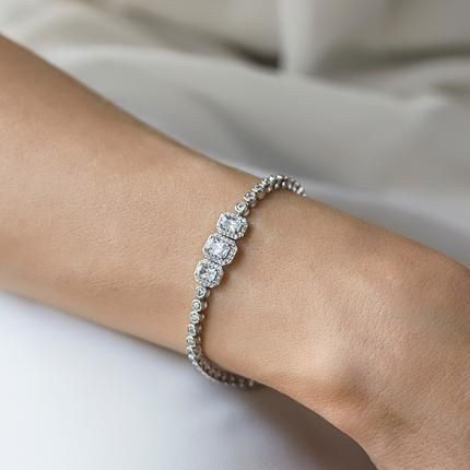 Bracelets For Women Diamond, Diamond Bracelets Women, White Stone Bracelet, Gold Bracelet Wedding, Bride Details, Silver Earrings Wedding, Buy Earrings Online, Diamond Bracelet Design, Pretty Jewelry Necklaces