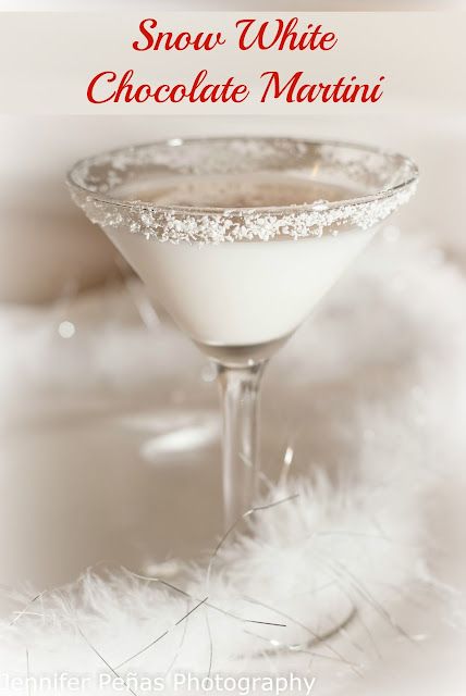 White Chocolate Martini Recipe, White Chocolate Martini, Chocolate Martini Recipe, Signature Cocktails Wedding, Chocolate Cocktails, Chocolate Martini, Godiva Chocolate, Vanilla Milkshake, White Cocktails