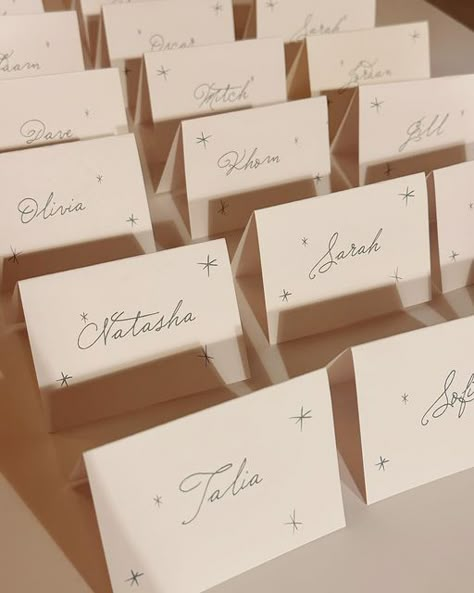 - Check more at https://howcandothis.com/weddingideas/125576/ Paper Place Cards Wedding, Brunch Place Cards, Celestial Place Cards, Dinner Party Placecards, Christmas Wedding Name Cards, Place Cards Dinner Party, Dinner Party Name Card Ideas, Handmade Place Cards, Dinner Party Name Cards