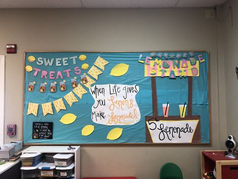 Lemonade stand bulletin board 🍋 Lemonade Stand Bulletin Board, Lemonade Classroom Theme, Fruit Bulletin Board Ideas, Lemonade Bulletin Board, Lemon Bulletin Board Ideas, Lemon Classroom, Resident Assistant Bulletin Boards, Kids Bulletin Boards, Art Bulletin Boards