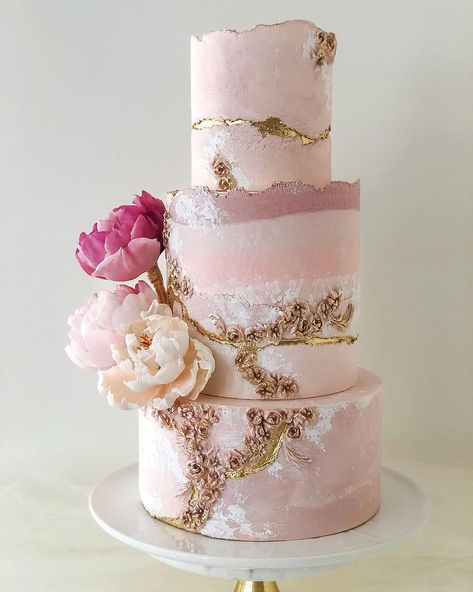 ANGELA ROSE MORRISON on Instagram: “I’m betting that you are someone who thinks that pink and gold never gets old? If that sounds like you, then my friend we’ve got a lot in…” Angela Rose, Pretty Cupcakes, Cake Flower, Cupcake Bouquet, Dirty Dishes, Rose Cake, Elegant Cakes, Specialty Cakes, Drip Cakes