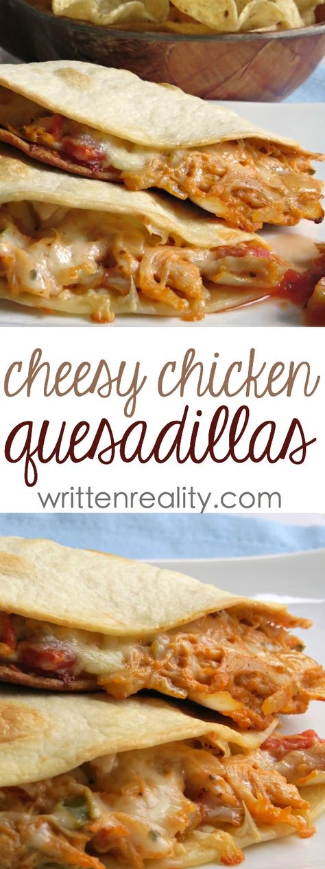 Cheesy Chicken Quesadillas : This cheesy chicken quesadillas recipe is creamy and super easy to make with one extra special delicious ingredient included. It’s an easy meal your family will love. Quesadillas Chicken, Chicken Quesadillas Recipe, Chicken Quesadilla Recipe, Resep Pasta, Quesadilla Recipes, Chicken Quesadillas, 300 Calories, Cheesy Chicken, Chapati