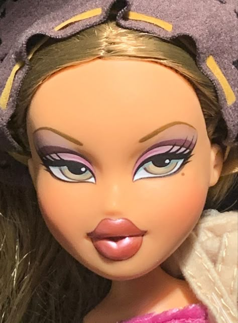 Yasmin Bratz Makeup, Bratz Eyes, Bratz Doll Makeup, Bratz Doll Outfits, Barbie Cartoon, Brat Doll, Bratz Girls, Mattel Dolls, Violet Eyes