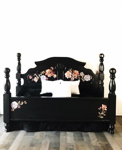 Stunning floral bed frame in General Finishes Lamp Black Milk Paint by New Old Finds. Black Painted Furniture, Painted Beds, Black Bed, General Finishes, Black Furniture, Funky Furniture, Black Bedding, Flipping Furniture, Classic Furniture