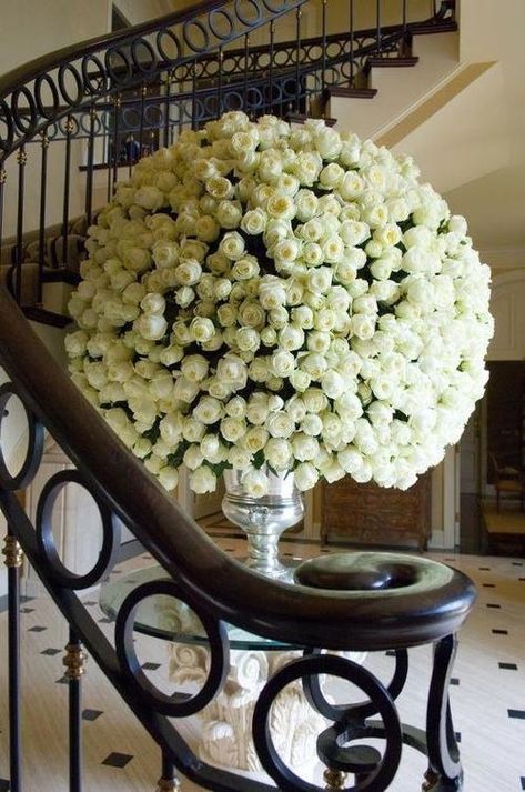 LoveThisPic offers beautiful and inspiring pictures, as well as DIY and tips to live a happier life. Colin Cowie Wedding, White Rose Bouquet, Gladioli, Stair Case, Deco Floral, Big Flowers, Arte Floral, Wedding Flower, Rose Bouquet