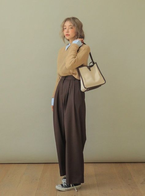 Stylenanda Fashion, Slacks Outfit, Korean Pants, Raglan Sleeve Sweater, Turtleneck T Shirt, Loose Fit Shirts, Fitted Turtleneck, Styles P, Colored Pants