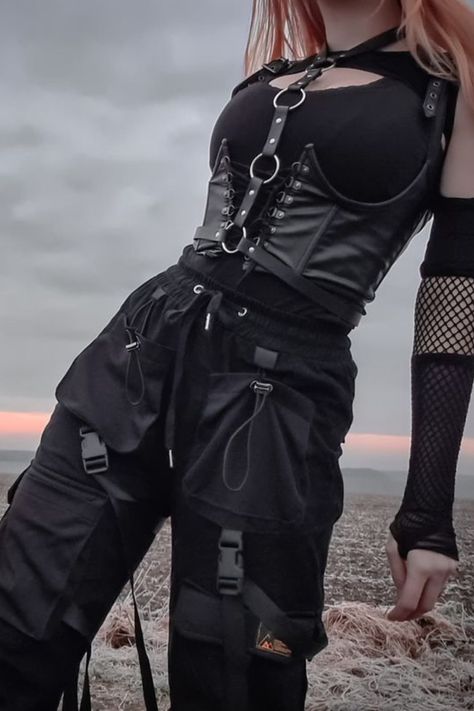 Alternative Metal Fashion, Goth Techwear Outfits, Black Battle Outfit, Technocore Outfits, Warcore Outfits Girl, Black Combat Outfit, Techware Fashion Women, Assassin Aesthetic Outfit, Vigilante Aesthetic Outfit