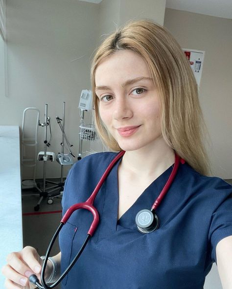 Doctor Selfie, Medical Scrubs Fashion, Awful People, Skirt Streetwear, Nursing Fashion, Bra Image, Digital Marketing Strategies, Ppc Advertising, Female Doctor