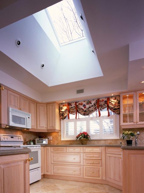 Skylight Ideas, Vaulted Ceiling Kitchen, Skylight Design, Skylight Kitchen, Kitchen Design Small Space, Ceiling Ideas, Popular Kitchens, Kitchen Ceiling Lights, Kitchen Ceiling