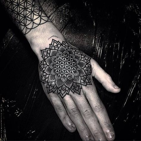 Flower of life mandala tattoo on the hand. Tattoo Artist: Alex Bawn Black Out Sleeve, Tattoo Hand Ideas, Hand Tat Ideas, Hand Mandala, Best Tattoos Ever, Mandala Tattoo Ideas, Tattooed Hands, Flower Of Life Mandala, Medusa Tattoos