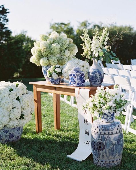 Our unique blue and white porcelain vases filled with beautiful white florals is a favorite look of ours, especially for a wedding… Castle Hill Inn Wedding, Chinoiserie Wedding, Blue Flower Vase, Porcelain Wedding, Blue White Weddings, Room Decoration Ideas, Blue White Decor, Blue And White Vase, Floral Event Design