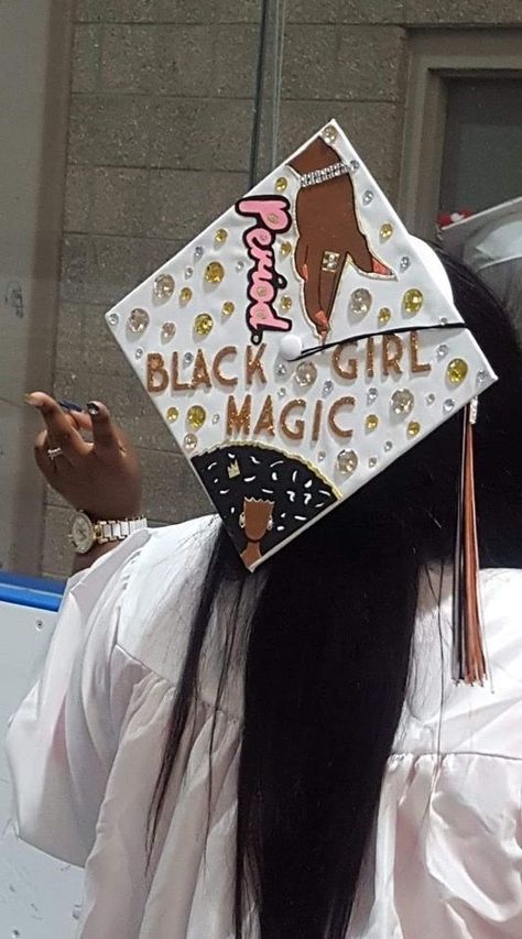 ✨✨✨ Cap And Gown Ideas, Graduation Cap Design Ideas, Graduation Cap Pictures, Cap Design Ideas, Graduation Things, Caps Ideas, College Grad Cap Ideas, College Graduation Photoshoot, Girl Graduation