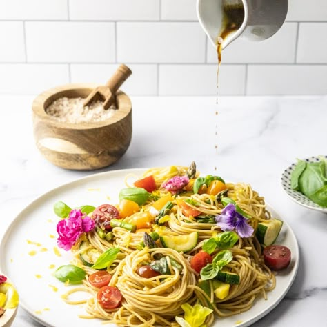 Pasta Primavera with Balsamic Sauce Balsamic Pasta Sauce, Pasta Balsamic, Balsamic Pasta, Layered Pasta, Roasted Garlic Recipe, Oven Dried Tomatoes, Balsamic Sauce, Light Pasta, Caprese Pasta Salad