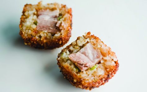 Sesame Recipes, Yaki Onigiri, Onigiri Recipe, School Lunch Recipes, Leftover Pork, Pork Belly Recipes, Sushi Rice, Small Bites, Pork Belly