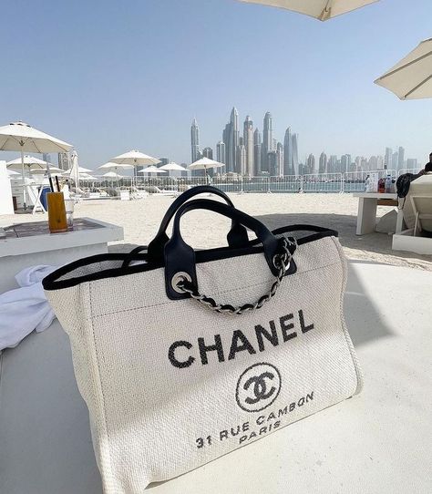 Chanel Canvas Bag, Stile Kendall Jenner, Chanel Tote Bag, Luxury Bags Collection, Chanel Tote, Girly Bags, Luxury Purses, Fancy Bags, Pretty Bags