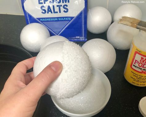 DIY Epsom Salts Snow Ball Tree Decorations Snowball Tree, White Xmas Tree, Diy Christmas Ball, Snow Decorations, Snow Balls, White Baubles, Christmas Lollipops, Cheap Christmas Diy, Diy Cream