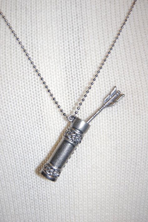 Hunger Games Mockingjay Catching Fire Kat Katniss Everdeen Tribute Arrow Quiver Pendant Necklace on Etsy, $25.00 Hunger Games Jewelry, Gale Hawthorne, Ranger's Apprentice, Arrow Quiver, Rangers Apprentice, Fandom Jewelry, Mocking Jay, Hunger Games Fandom, Hunger Games Mockingjay