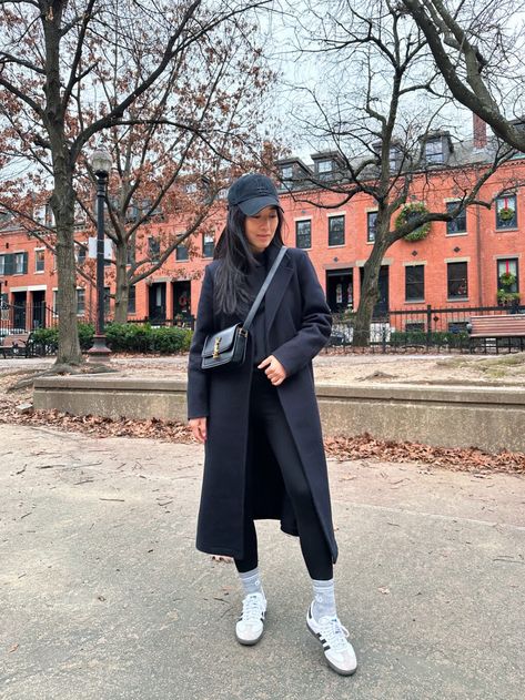 Long Wool Coat Outfit, Winter Outfits Petite, Long Black Coat Outfit, Petite Winter Outfits, Coats For Winter, Black Coat Outfit, Coat Outfit Casual, Friendly Outfits, Long Coat Outfit