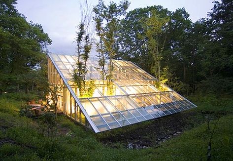 Architect Hiroshi Iguchi doesn’t believe that greenhouses are only for plants. That’s why he created the Camouflage House, and although the structure provides shelter for people, the architect incorporated an interior garden planted with trees that poke through the ceiling. The home resonates a minimalism expected of a Japanese home with an interior that offers a sleek combination of woods and paper screens that soften the aesthetic of the metal used to construct the greenhouse walls. Camouflage House, Underground Greenhouse, Earth Sheltered, Home Greenhouse, Greenhouse Plans, Diy Greenhouse, Garden Greenhouse, Have Inspiration, Cold Frame