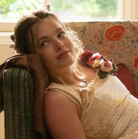 Imogen Waterhouse, Cercei Lannister, A Person Sitting, Sitting On A Couch, Kristine Froseth, Alaska Young, Downton Abby, Looking For Alaska, Neil Armstrong