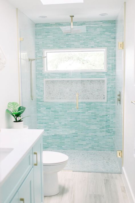 Beach House Bathroom, Bad Inspiration, Bathroom Redesign, Interior Design Photos, Bathroom Remodel Designs, Bathroom Remodel Shower, Beach House Interior, Bathroom Inspiration Decor, Bathroom Renos