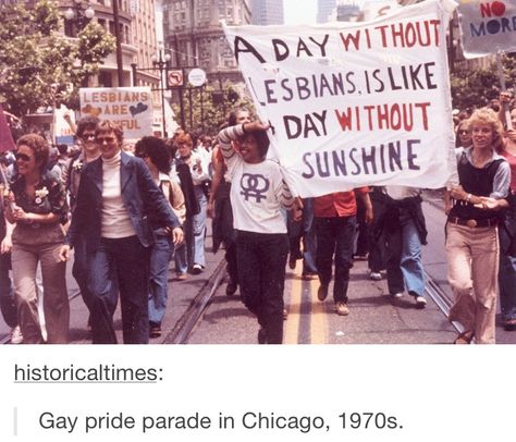 Vintage Pride Parade, Second Wave Feminism, Vintage Lesbian, 60s Girl, Gay History, Lgbt History, Gay Pride Parade, Protest Signs, Personal Aesthetic