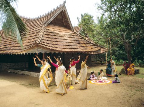 Onam – Festival and Carnival of Kerala Onam Festival Kerala, Onam Photos, Onam Images, Onam Celebration, Onam Festival, Kerala Travel, Celebration Images, Festivals Of India, Kerala Tourism