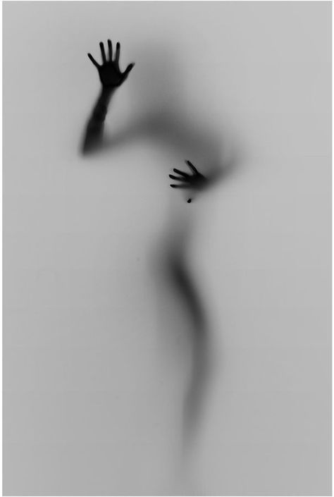 Body Art Photography, Behind The Glass, Body Photography, Shadow Art, Dark Art Drawings, Foto Art, Pencil Art Drawings, Silhouette Art, Dark Photography