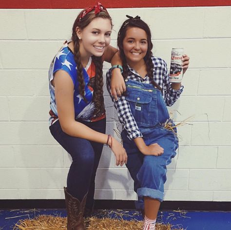 Country Costume, Country Costumes, Homecoming Spirit Week, Spirit Day, Homecoming Spirit, Spirit Week Outfits, Themed Halloween Costumes, Friend Costumes, Homecoming Week