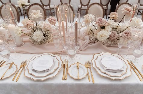 Table Settings Engagement Party, Pink And Beige Birthday Party, Wedding Pink Decoration, White And Beige Table Decor, Dusty Rose And Beige Wedding, Pink And Beige Table Setting, Light Pink And Beige Wedding, Dusty Pink Wedding Table Decor, Blush And Beige Table Setting