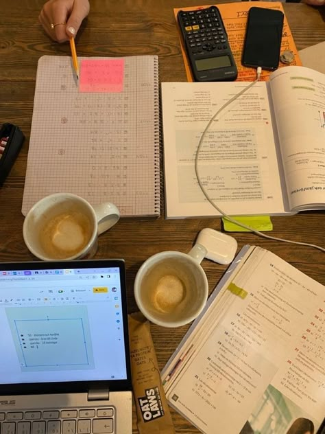 study inspo coffee shop School Study Motivation, Revision Motivation, Romanticize School, I Need Motivation, Study Mode, College Motivation, Med School Motivation, Romanticizing School, Academic Validation