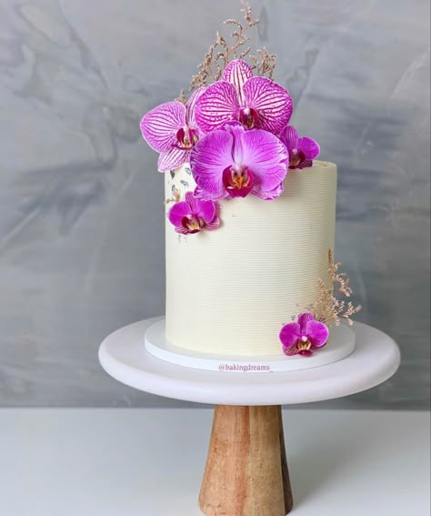 Cakes With Orchids, Orchid Cake Birthday, Orchid Cake, Modern Birthday Cakes, Sweet Sixteen Cakes, Elegant Birthday Cakes, Cakes For Women, Cake Decorating Designs, Wedding Cakes With Flowers