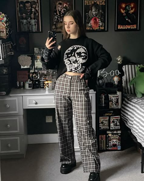 Casual Edgy Outfits, Edgy Work Outfits, Grunge Star, Edgy Retro, Music Photoshoot, Graphic Aesthetic, Outfits Bonitos, Minga London, Grunge Clothes