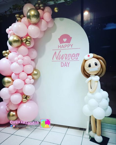 Nurse Party Backdrop, Stethoscope Balloon, Nurses Day Decoration Ideas, Nurses Week Theme Ideas, Nurse Day Ideas, Nurse Theme Party, School Nurse Door Decoration, Nurse Door Decorations, Nurse Balloons