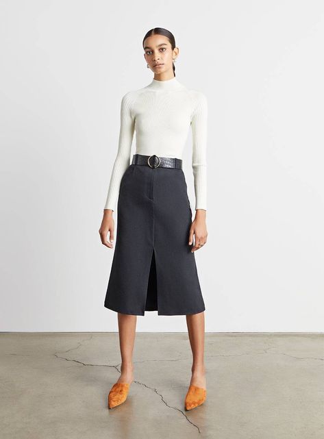 Knee Length Skirt Outfit, Knee Length Skirts Outfits, Skirt Outfit Casual, Below The Knee Dress, Skirt Outfits Summer, Below The Knee Dresses, Leather Skirt Outfit, Winter Skirt Outfit, Midi Flare Skirt