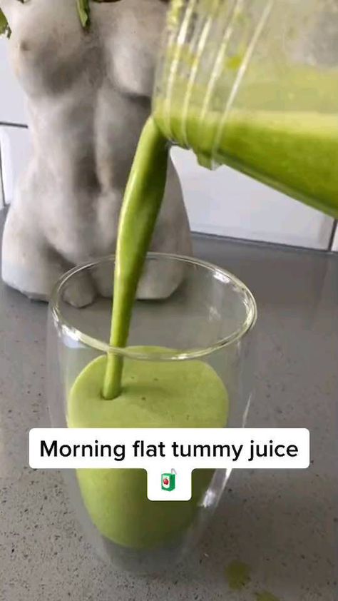 Flat Tummy Juice, Health Influencer, Smoothie Detox, Healthy Drinks Smoothies, Water Ice, Spinach Smoothie, Healthy Juice Recipes, Smoothie Diet Plans, Diet Drinks