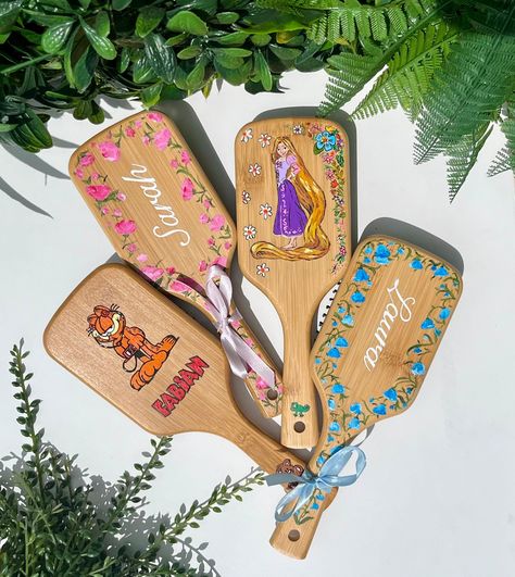 Comb Painting, Happy Birthday Cards Diy, Friend Crafts, Hand Painted Gifts, Clay Diy Projects, Wooden Painting, Decoupage Box, Wood Burning Art, Creative Painting