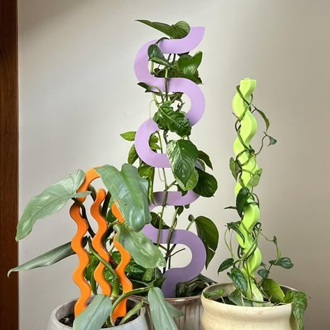 Secateur me baby on Instagram: "Sculptural plant stakes in recycled plastic, powder coated steel, & twice recycled plastic. What’s your favourite colour? #secateurmebaby #pistachio #recycled #plasticextrusion #recycledesign #ombré #upcycling #plantstand #houseplantsofinstagram #houseplantaddict" Diy Plant Stakes, Cool Pottery Ideas, Plant Pot Ideas, Recycle Product, Recycle Design, Plant Accessories, Flower Sculpture, Plant Stakes, Tikal