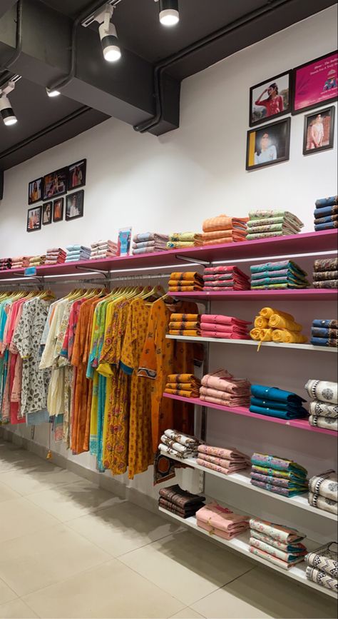 Fashion Designer Boutique Interior, Tailor Boutique Interior, Dress Store Design Interiors, Ladies Garments Shop Interior Display, Botique Interiors Design Ideas, Tailor Shop Design Ideas, Cloth Shop Interior Design Retail, Cloth Shop Interior Design Small Spaces, Women Boutique Interior